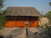 Mô hình nhà ông Năm Giáo (tỉ lệ 1/1) tại Khu di tích Nguyễn Sinh Sắc